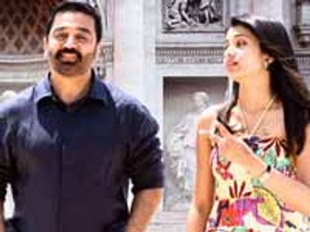 மன்மதன் அம்பு... த்ரிஷாவுடன் மேடையில் ஆடிப் பாடிய கமல்!