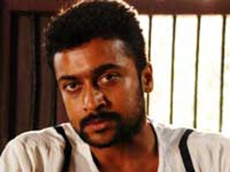 மலேசியா போகாத சூர்யா, ரத்த சரித்திரம் சிறப்புக் காட்சி ரத்து... ஈழத் தமிழர் எதிர்ப்பு காரணமா?