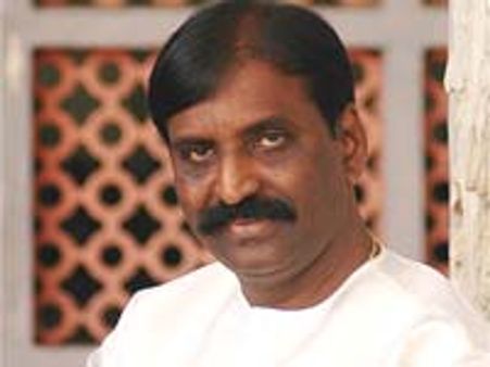 'நிழல்கள் முதல் எந்திரன் வரை...': வெளியாகும் வைரமுத்துவின் பாடல் தொகுப்பு!