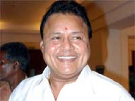 அதிமுக கூட்டணிக்கு வர விஜய் ஏன் இவ்வளவு யோசிக்கிறார்?-ராதாரவி