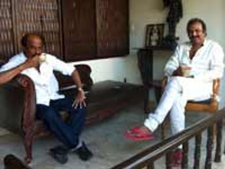 மோகன்பாபு வீட்டில் பிறந்த நாள் கொண்டாடிய ரஜினி!