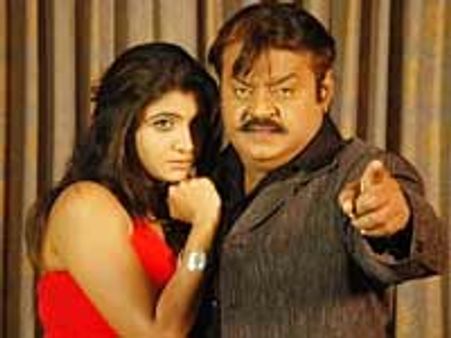 தியேட்டர் கிடைக்கலே... ரிலீஸ் பண்ண நான் பட்டபாடு....! - குமுறும் 'கேப்டன்'