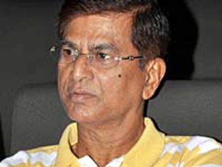 விஜய் வருவார்.... ஆனால் வரமாட்டார்!- எஸ் ஏ சந்திரசேகரனின் 'அரசியல்'!