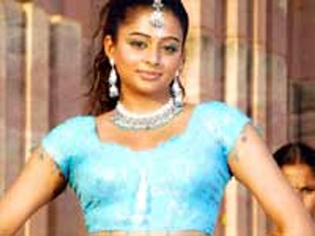 இன்னும் யார் மீதும் காதல் வரவில்லை!-ப்ரியாமணி