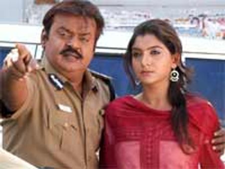 விஜயகாந்த் படம் ஓடும் தியேட்டரில் திடீர் தீ : ரசிகர்கள் ஓட்டம்