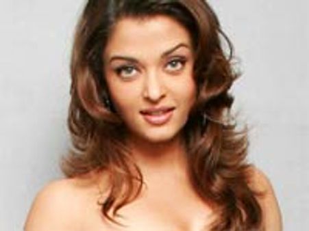 விமான நிலையத்தில் மாயமான சூட்கேஸ்-போட்டுக் கொள்ள டிரஸ் இல்லாமல் தவித்த ஐஸ்வர்யா ராய்