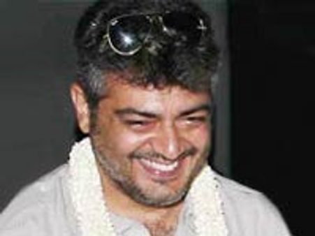 அஜீத்தின் அரசியலும் ரசிகர்களின் கடுப்பும்!