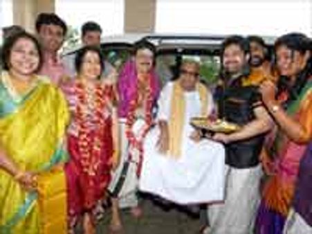 எஸ்வி சேகர் மணிவிழா.. முதல்வர் வாழ்த்து!