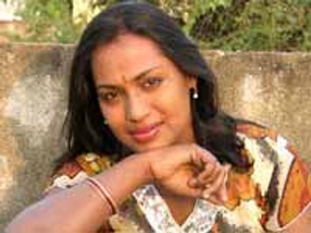 நர்த்தகியில் 100 அரவாணிகள்