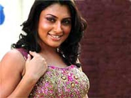 மாளவிகா 'என்னைத் தொடு'