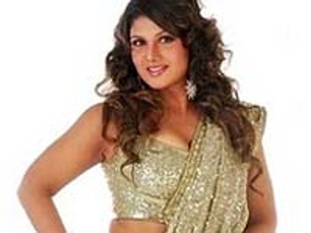 ரம்பா வீட்டை சூறையாடிய தனியார் செக்யூரிட்டிகள்!