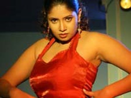 புத்தாண்டு: கோவை பண்ணை வீடுகளில் நடிகைகளின் குஜால் பார்ட்டி!