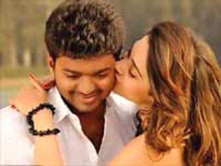 விஜய் பட நஷ்ட விவகாரத்தில் தயாரிப்பாளர்களுக்கு அடி உதை... 'கவுன்சில்' கலாட்டா!