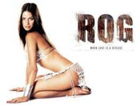 2005ல் வெளியான படத்தின் ஆபாசப் போஸ்டரால் சிக்கலில் பூஜா பட்!