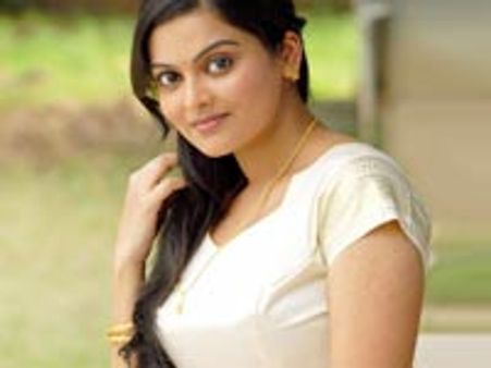 படப்பிடிப்பில் மயங்கி விழுந்த நடிகை!