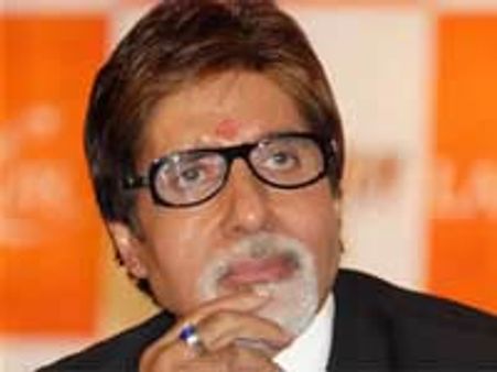 வெடிவிபத்து அபாயம்-லண்டன் ஹோட்டலிலிருந்து அமிதாப் பச்சன் வெளியேற்றம்