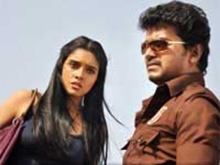 காவலன் பட பேனர்கள் அகற்றம்-கமிஷனரிடம் விஜய் ரசிகர்கள் புகார்