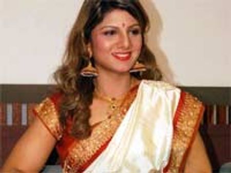 ரம்பாவுக்கு பெண் குழந்தை!