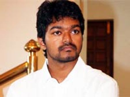 என் படம் ரிலீசாகக் கூடாதென சிலர் சதி செய்தனர்!- விஜய் பரபரப்பு புகார்