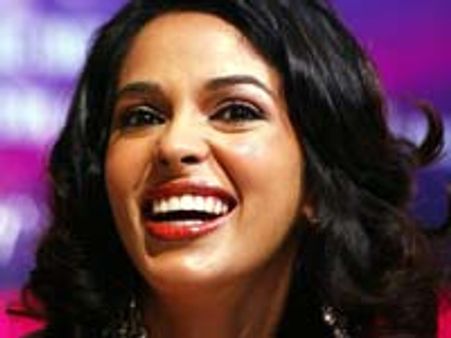 டிவி ரியாலிட்டி ஷோவிலிருந்து மல்லிகாஷெராவத் நீக்கம்