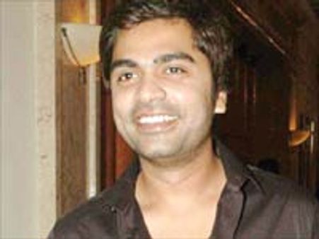 காலில் ஆணி... சிம்புவுக்கு அறுவைச் சிகிச்சை!