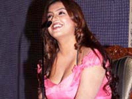 கனிமொழி படத் தயாரிப்பில் ரூ 5 கோடியை இழந்த நடிகை சோனா!