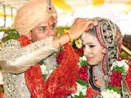 3,600 ஜோடிகளின் மெகா திருமணத்தில் எம்எல்ஏவை மணந்த நவநீத் கவுர்!