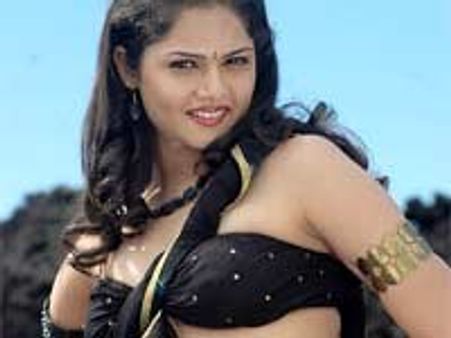 அனுயாவுக்கு அடித்தது சான்ஸ்... நண்பனில் இரண்டாவது நாயகி!