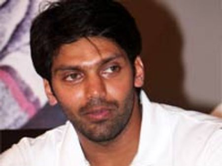 உருமி? மறுக்கும் ஆர்யா!