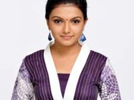 செக் மோசடி... சரண்யா மோகனுக்கு மலையாளத்தில் தடை!