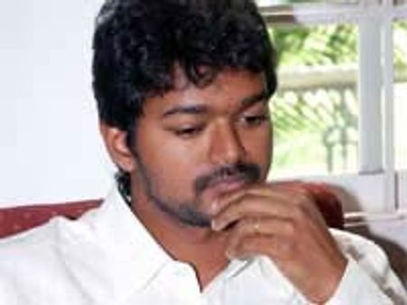 இலங்கை கடற்படையை கண்டித்து ரசிகர்களுடன் விஜய் ஆர்பாட்டம்