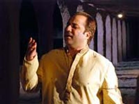 ரூ.50 லட்சம் கரன்சியுடன் பிரபல பாக். பாடகர் கைது