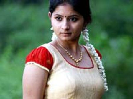 தேனீர் விடுதி... இயக்குநராக மாறிய இசையமைப்பாளர்!!