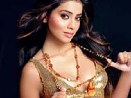 கவர்ச்சிக்கு மாறியது ஏன்? - ஸ்ரேயா