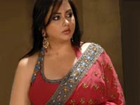 நமீதாவை வைத்து எந்திரனை ரீமேக்கும் சக்தி சிதம்பரம்!