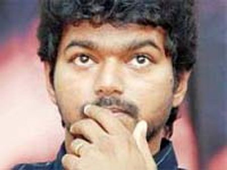 விஜய் இன்று ஆர்ப்பாட்டம்: அதிமுக ஆதரவு!