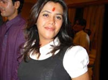 சில்க் கதை: வினுசக்கரவர்த்தி - ஏக்தா கபூர் மோதல்!