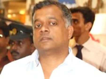 இயக்குநர் கெளதம் மேனன் வீட்டை முற்றுகையிட்டுப் போராட்டம்