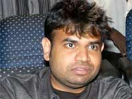 காரைக் கவுத்திட்டீங்களேப்பா!