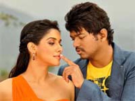 விஜய் படங்களுக்கு தடை; அசினுக்காக காவலனுக்கு மட்டும் இலங்கை அனுமதி!