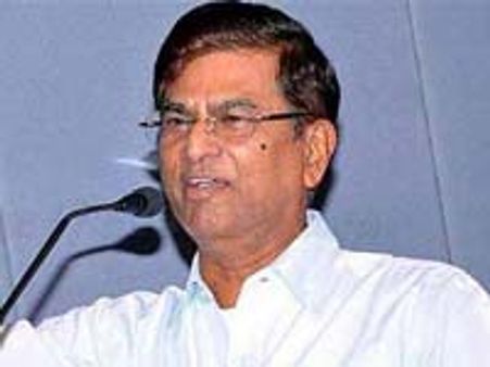 இப்போது தமிழகத்தில் நடக்கும் அவலம்தான் 'சட்டப்படி குற்றம்'!- எஸ்.ஏ.சந்திரசேகரன்