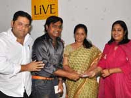 கேன்சர் மருத்துவமனைக்கு ரூ 6 லட்சம்: ரவுண்ட் டேபிள் சார்பில் ஹாரிஸ் வழங்கினார்!