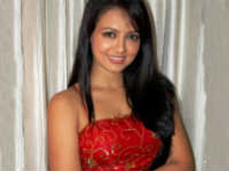 நடிகை சனாகானுக்கு பீடி பாக்கெட் பார்சல்!