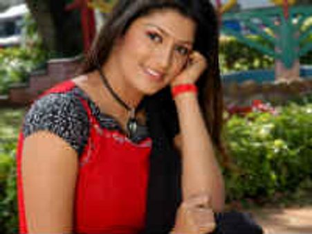 குட்டி ராதிகாவுக்கு குமாரசாமி தந்த ரூ 65 கோடி 'காதல் பரிசு'!