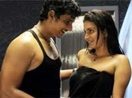 சிங்கம் புலி திருட்டு டிவிடி... போலீஸில் ஜீவா புகார்!