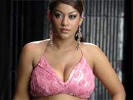 'சுகர் கேன்டி'... முமைத் கான் ஆரம்பிக்கும் பட நிறுவனம்!