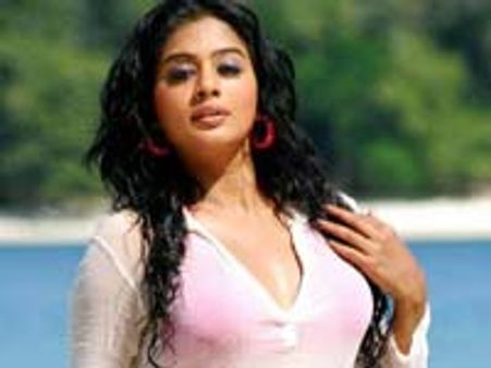 நம்பர் 1 இடம்... ப்ரியாமணியின் சபதம்!