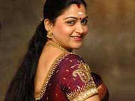 மலையாள மாமியார் குஷ்பு!