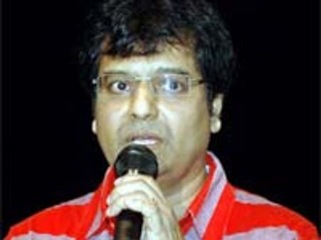 அதிமுகவுக்கு ஆதரவாக விவேக்கை இழுக்க தீவிரம்!