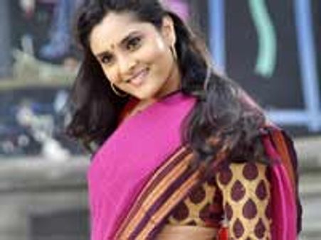 ரம்யாவுக்கு ஒரு ஆண்டு தடை... பூஜா காந்திக்கு நோட்டீஸ்: இது கன்னட கலாட்டா!